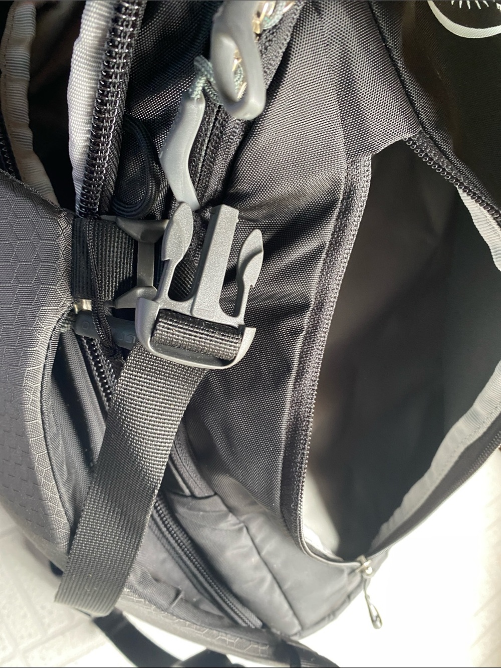 OSPREY Porter 46 Black Backpack with Gray Accents and Red Logo - Picture 14 of 15